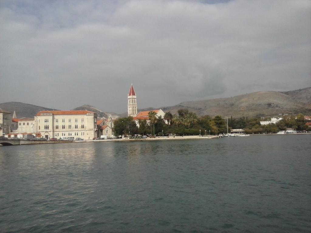 Apartment Meri Trogir Eksteriør billede